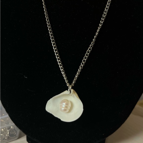 Freshwater Pearl In shell necklace on silver chain - Picture 3 of 3